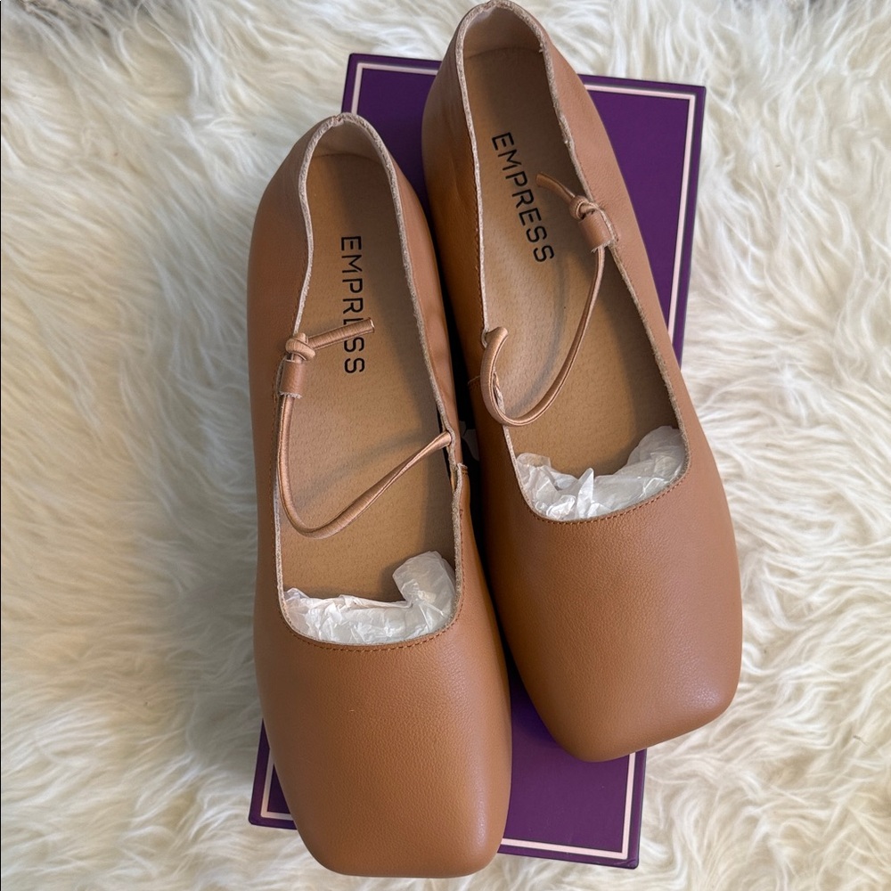 NWT Empress Women's Tan Ballet Flats with Ankle Tie